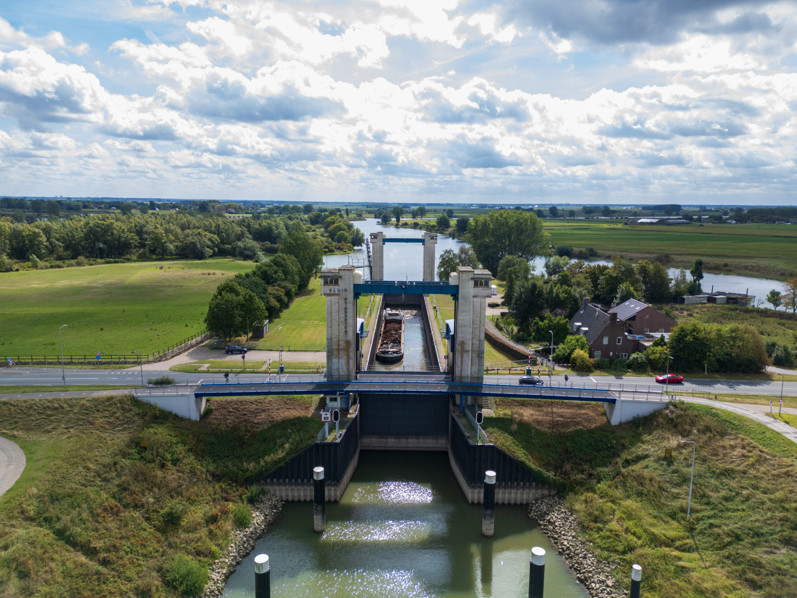 Sluis Sint Andries en het rivierlandschap in de Bommelerwaard